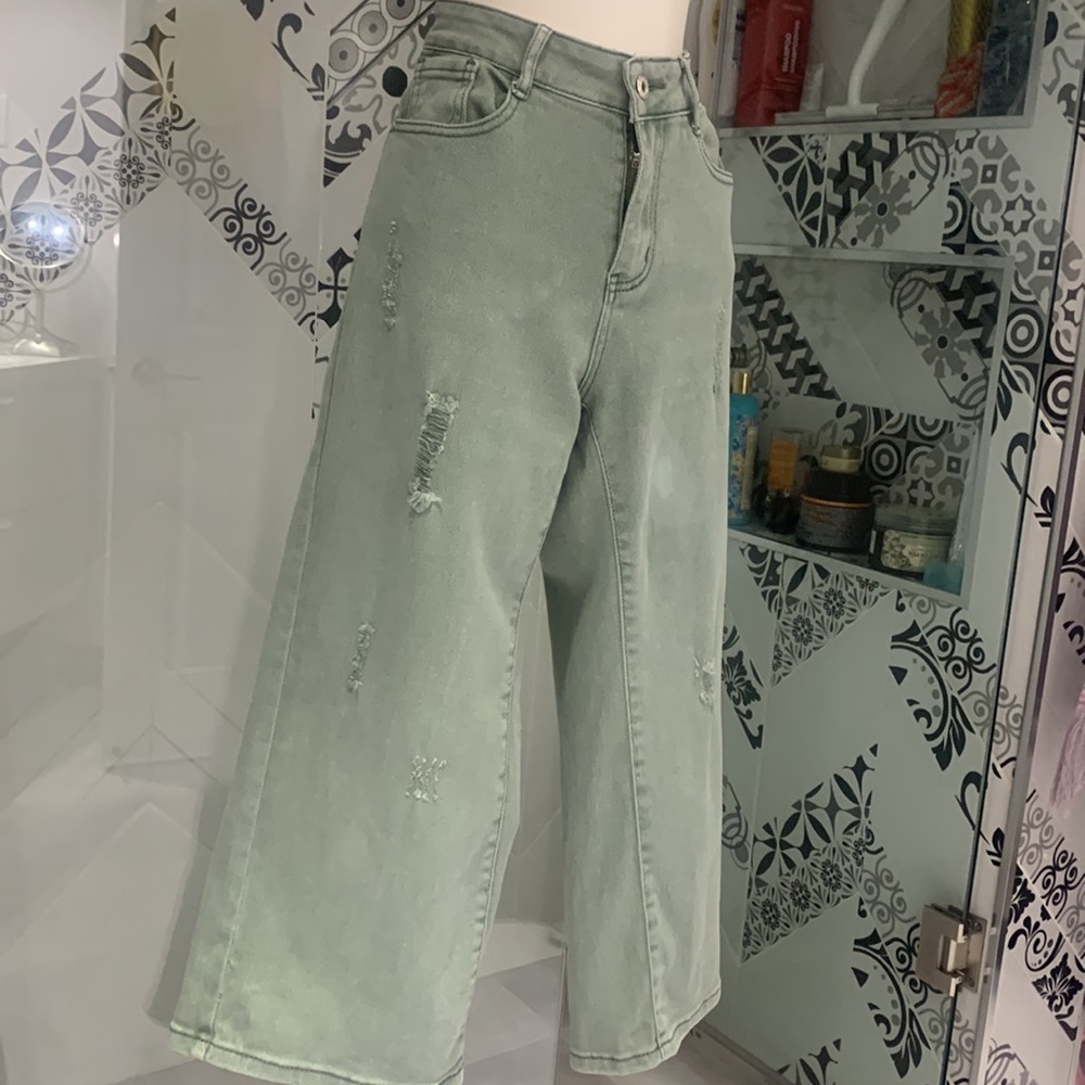 Beautiful Distressed Wide Legs Denim Cropped Fashion Jeans